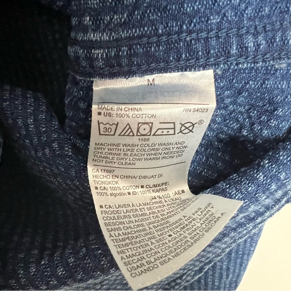 Old Navy Slim Fit Button Down Shirt Blue Chambray Striped Men's Medium - Picture 3 of 4